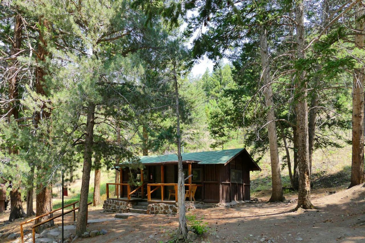 Bill Cody Ranch Hotel Exterior photo